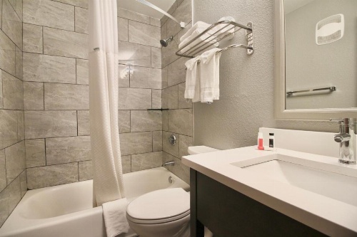 Super 8 by Wyndham Kenosha/Pleasant Prairie image 19