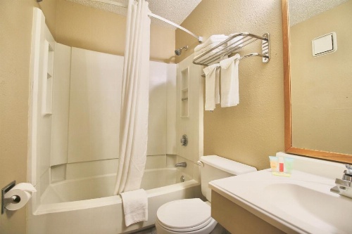 Super 8 by Wyndham Kenosha/Pleasant Prairie image 22