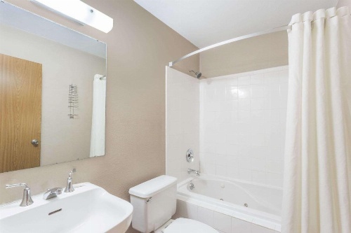 Super 8 by Wyndham Kenosha/Pleasant Prairie image 27
