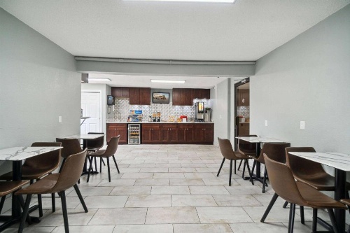 Super 8 by Wyndham Kenosha/Pleasant Prairie image 6